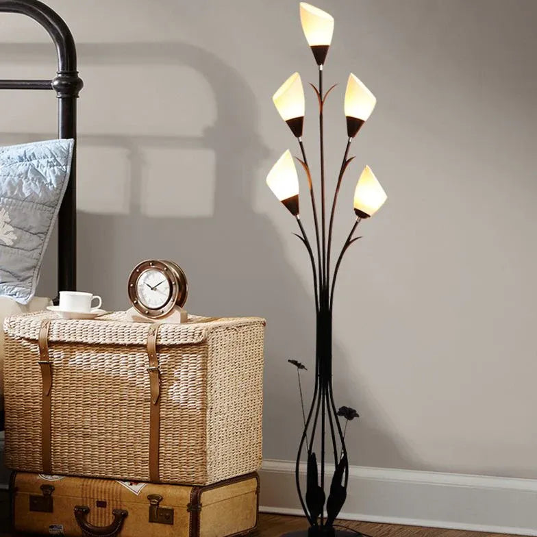 Flower-Shaped Shade Black Metal Floor Lamp