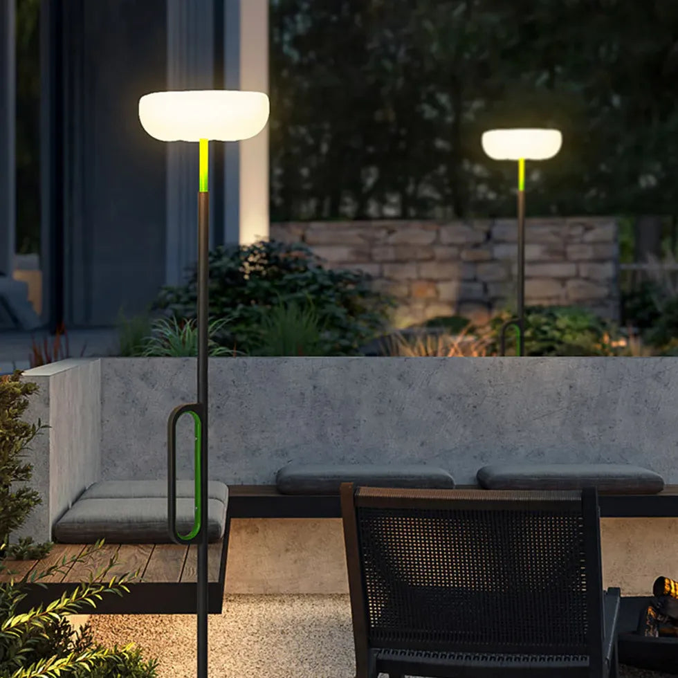 High-pole solar outdoor floor lamp